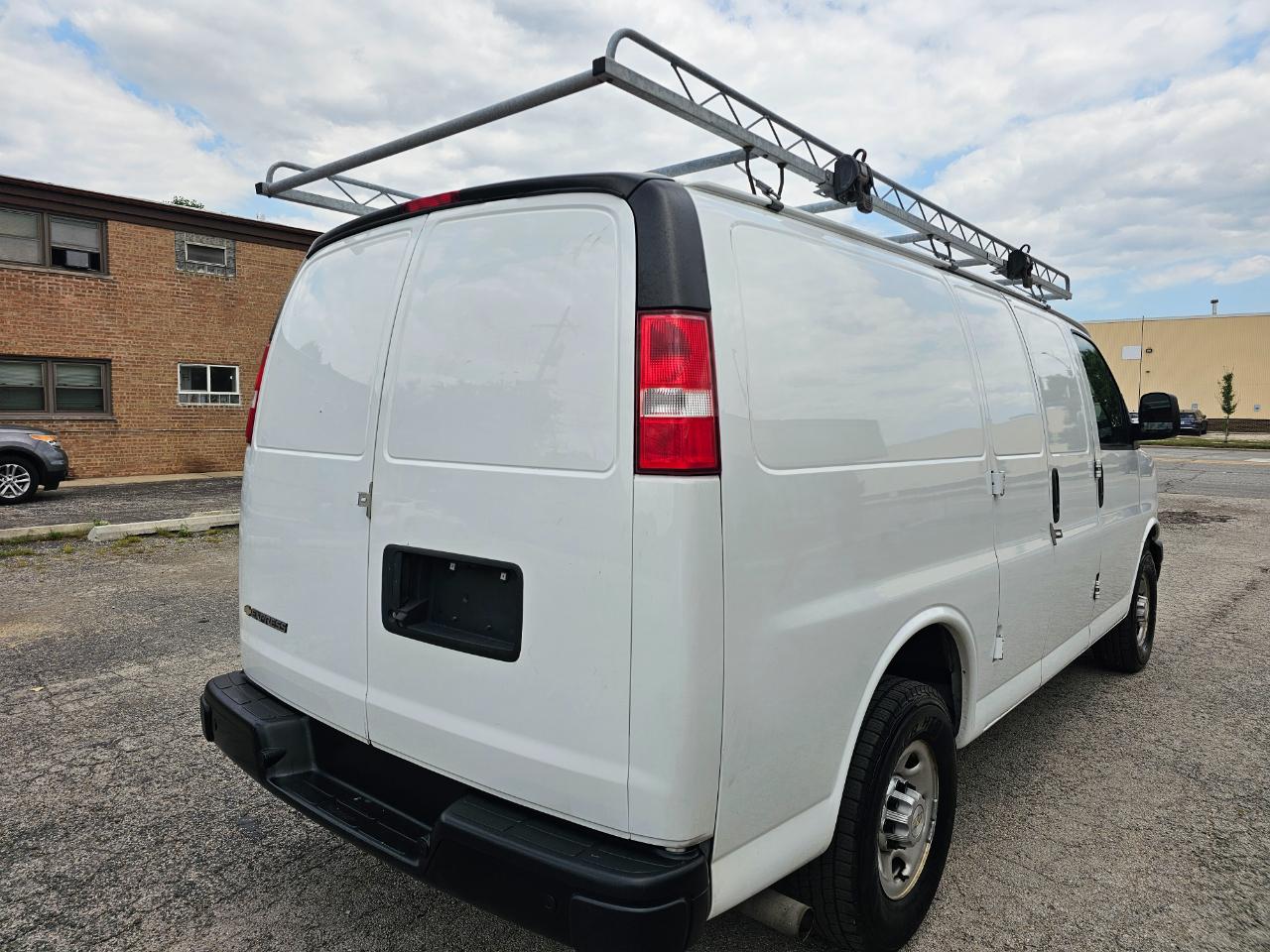 Chevrolet Express Cargo Van RWD 3500 135" 2021