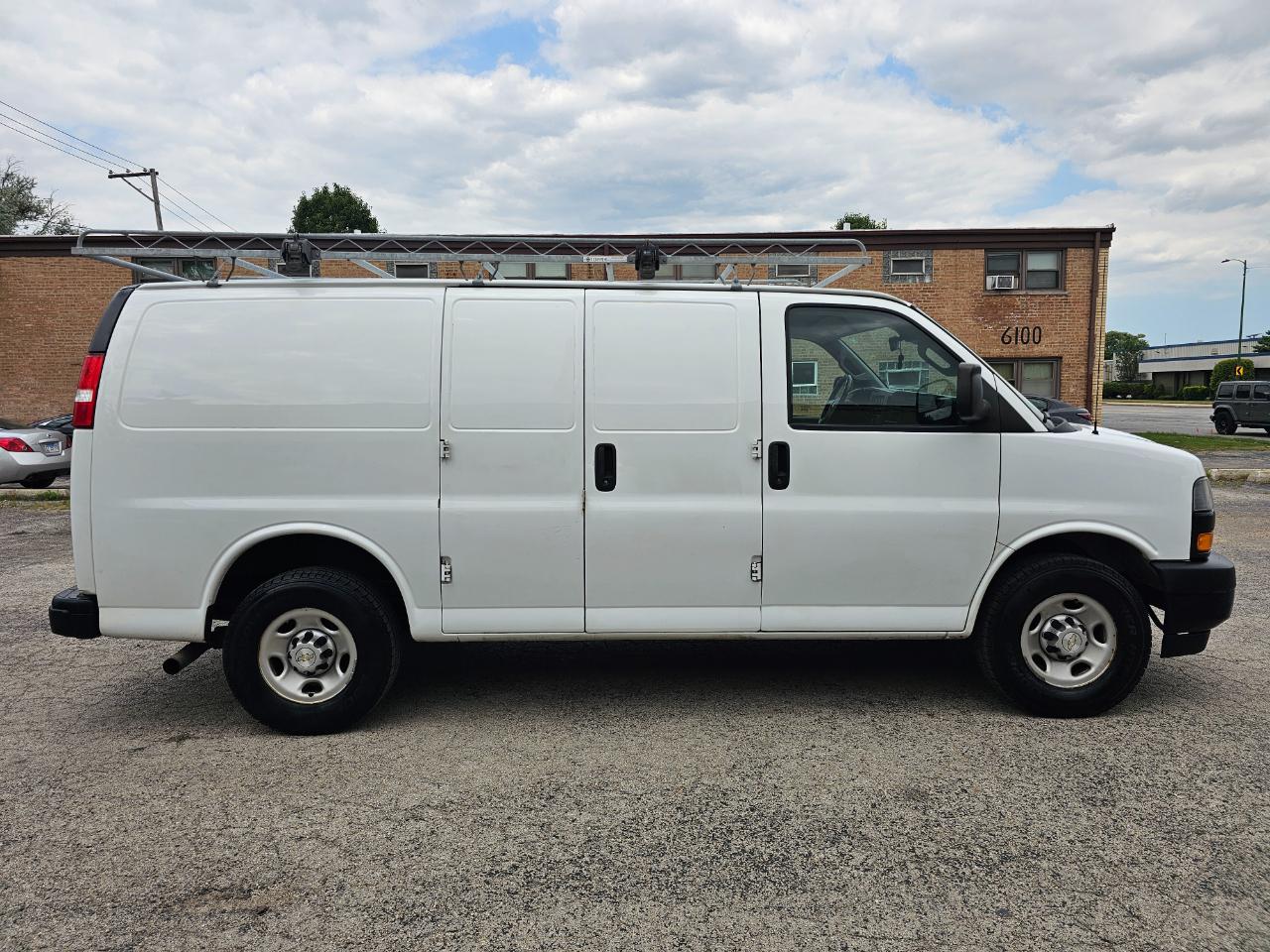 Chevrolet Express Cargo Van RWD 3500 135" 2021