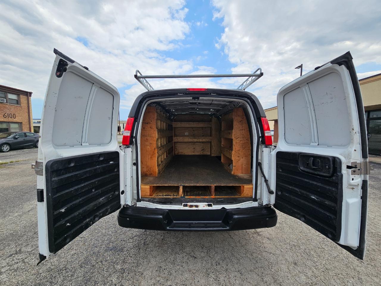 Chevrolet Express Cargo Van RWD 3500 135" 2021