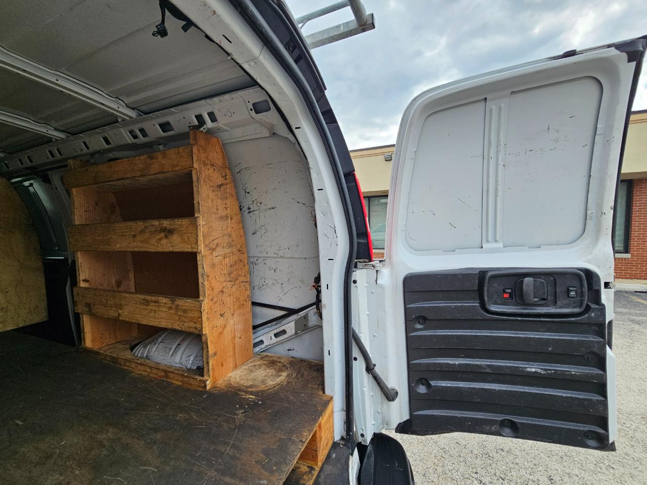 Chevrolet Express Cargo Van RWD 3500 135" 2021