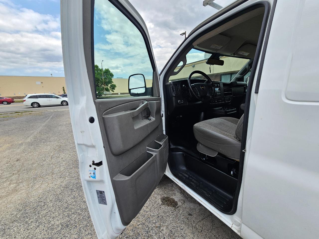 Chevrolet Express Cargo Van RWD 3500 135" 2021
