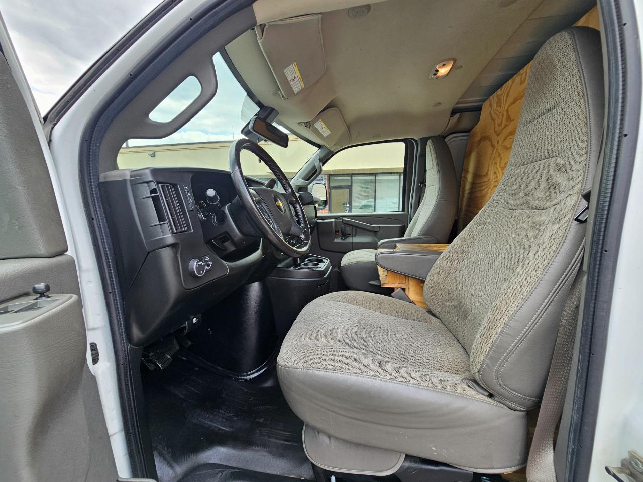 Chevrolet Express Cargo Van RWD 3500 135" 2021