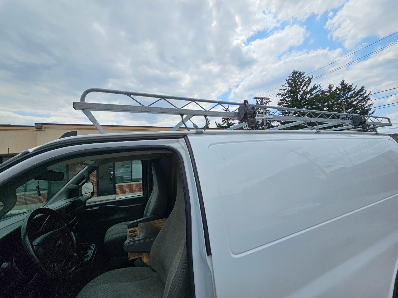 Chevrolet Express Cargo Van RWD 3500 135" 2021