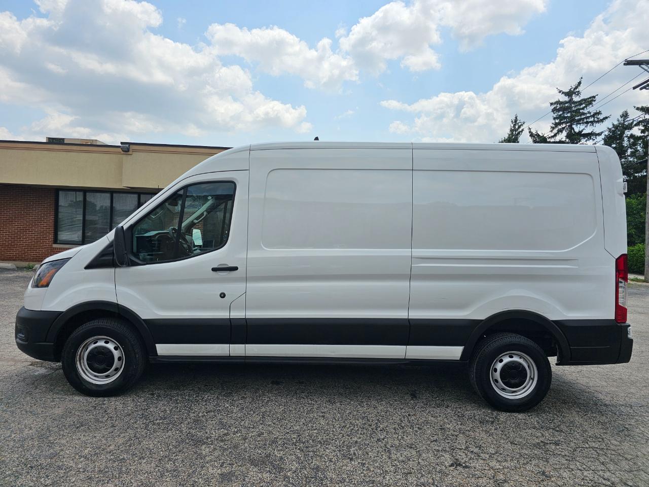 Ford Transit Cargo Van T-250 148" Med Rf 9070 GVWR RWD 2023