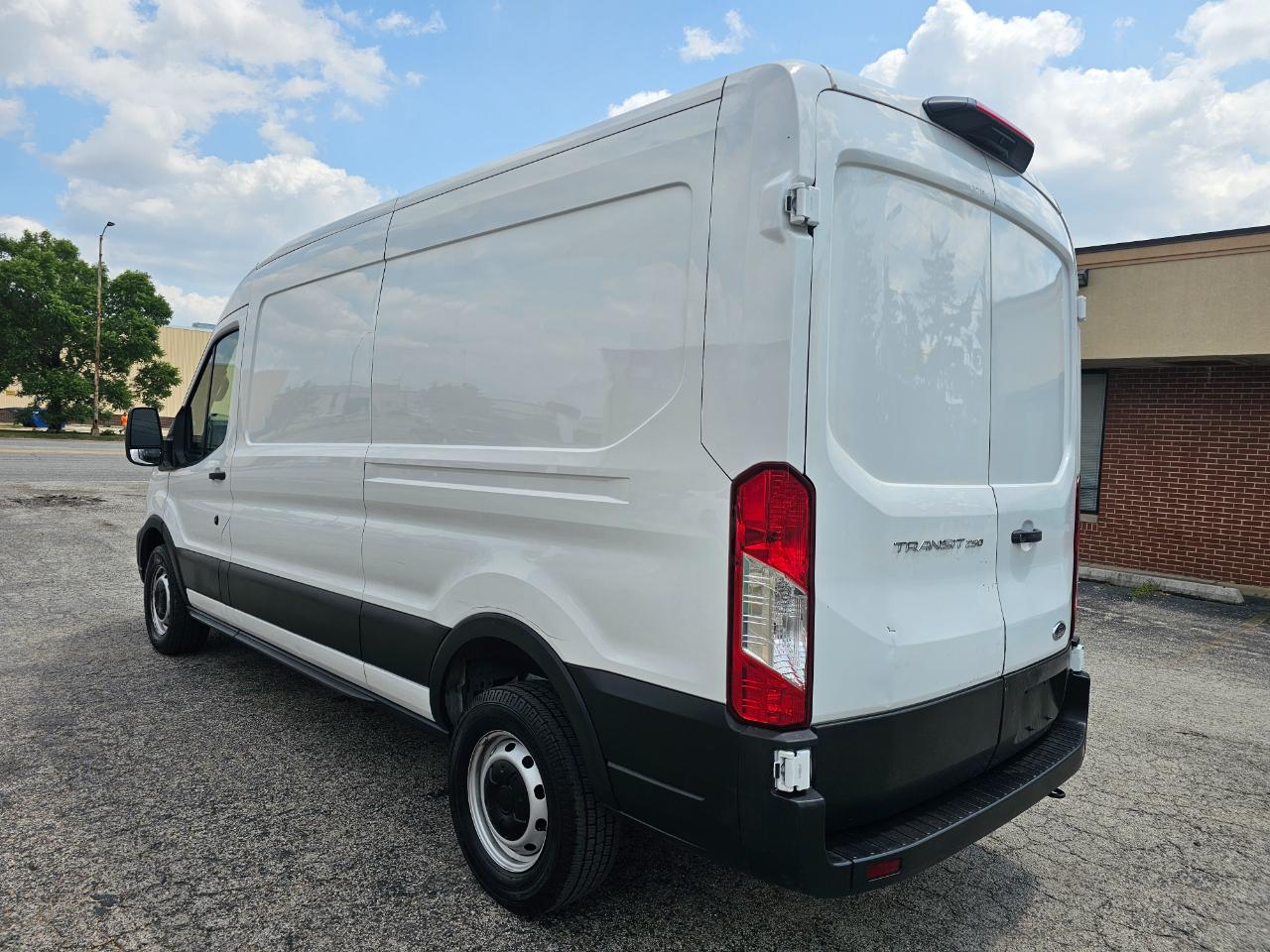 Ford Transit Cargo Van T-250 148" Med Rf 9070 GVWR RWD 2023