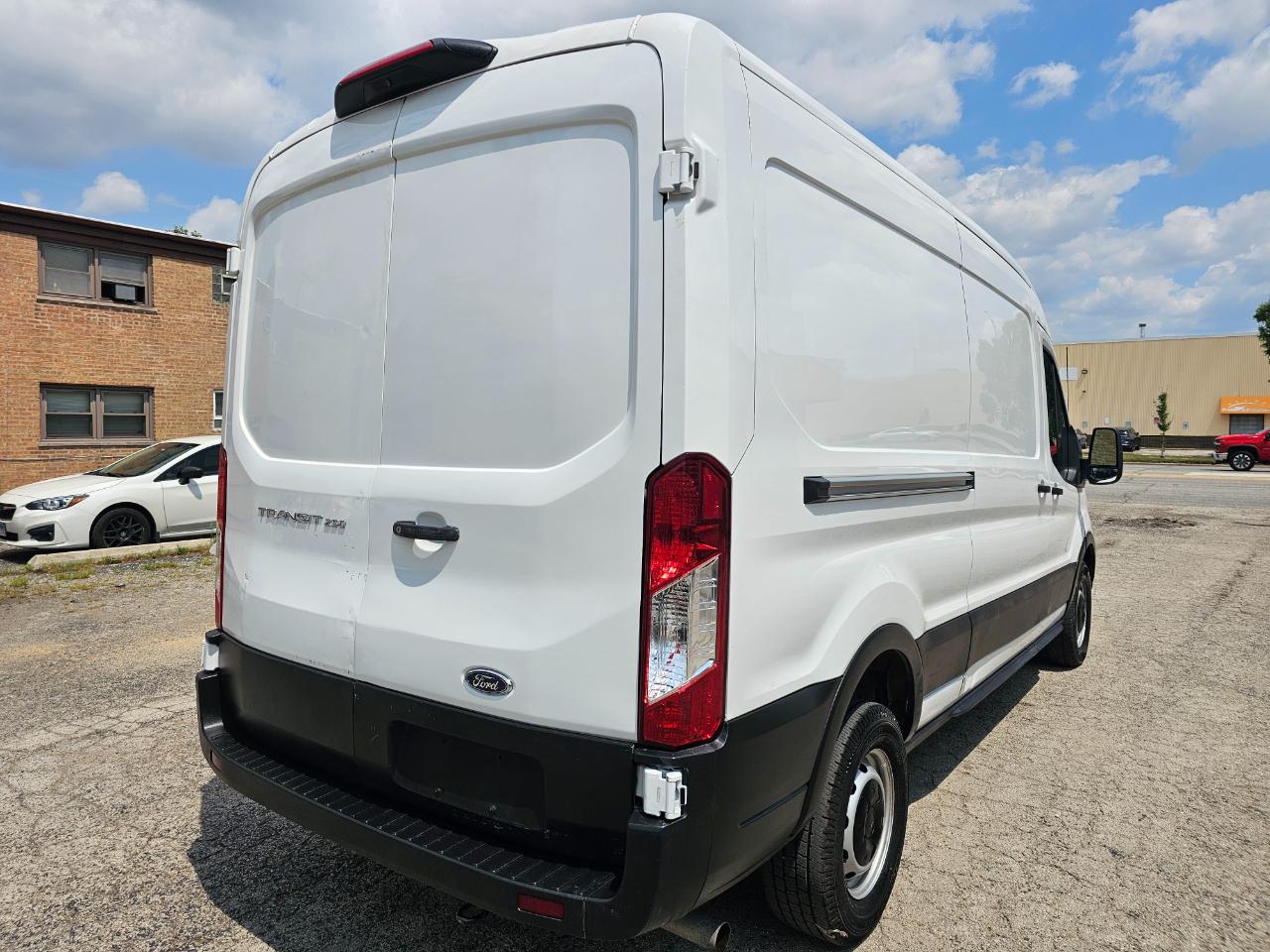 Ford Transit Cargo Van T-250 148" Med Rf 9070 GVWR RWD 2023