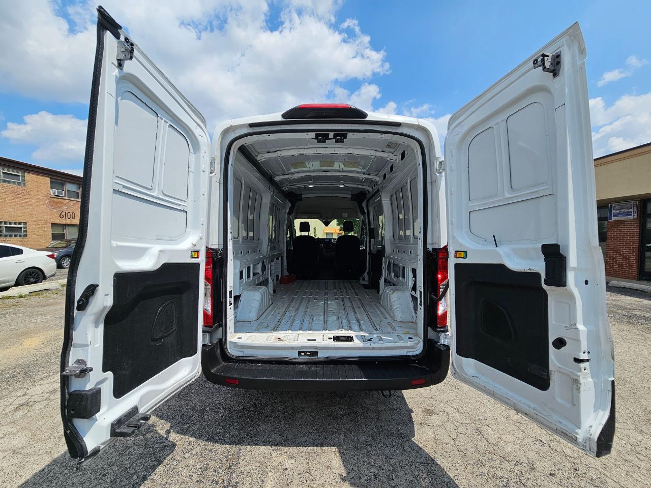 Ford Transit Cargo Van T-250 148" Med Rf 9070 GVWR RWD 2023