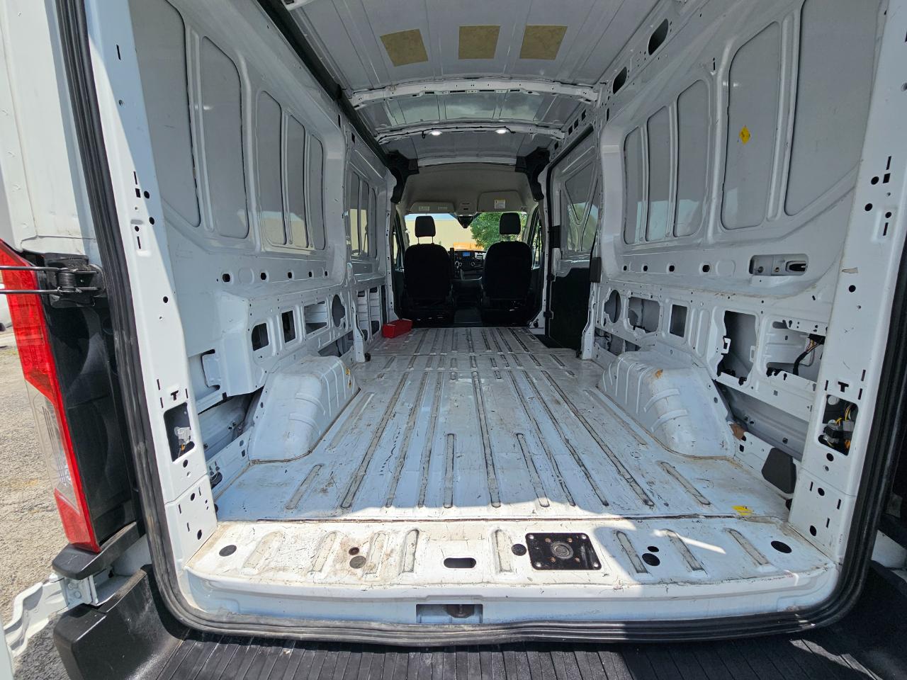 Ford Transit Cargo Van T-250 148" Med Rf 9070 GVWR RWD 2023
