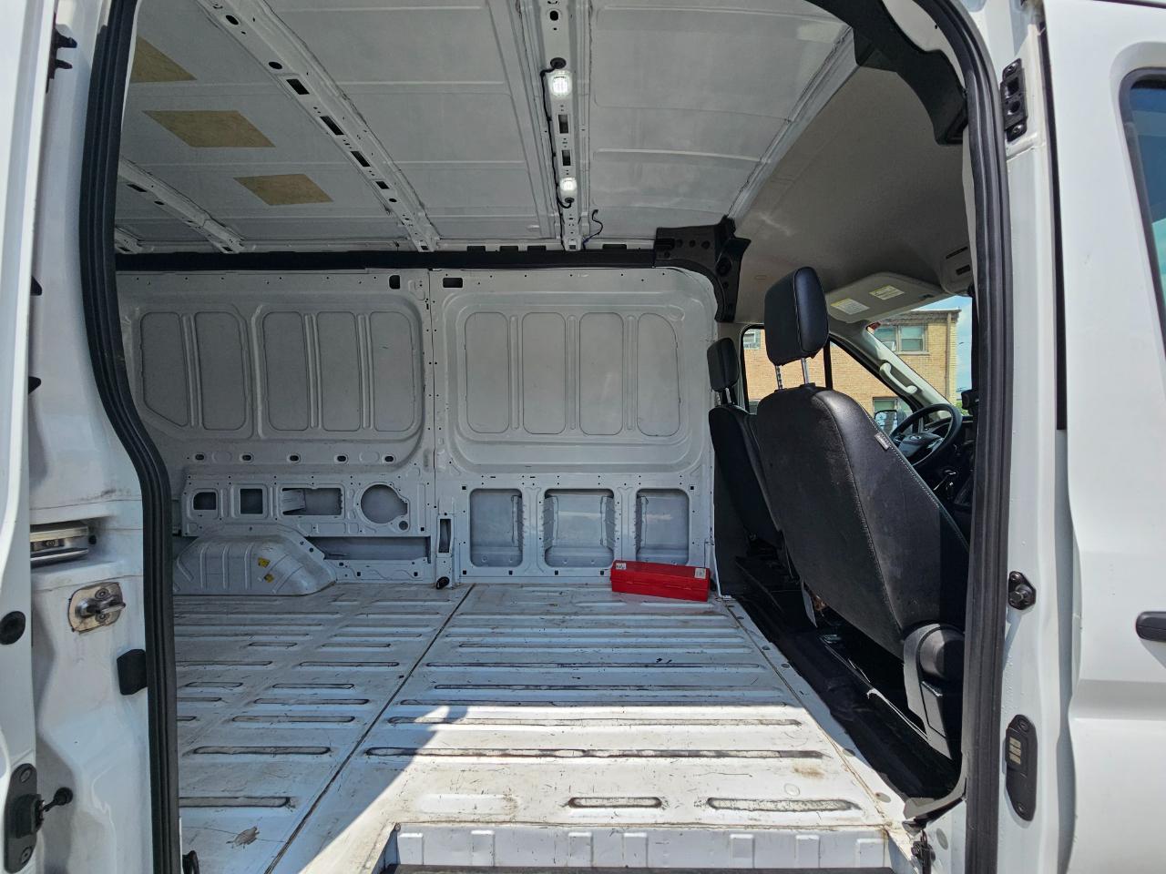 Ford Transit Cargo Van T-250 148" Med Rf 9070 GVWR RWD 2023