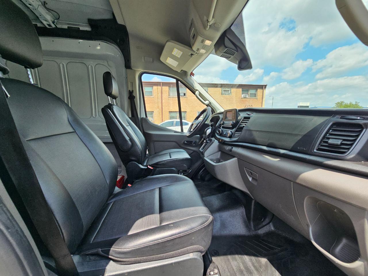 Ford Transit Cargo Van T-250 148" Med Rf 9070 GVWR RWD 2023