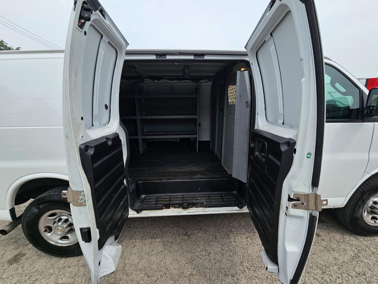 Chevrolet Express Cargo Van RWD 2500 135" 2020