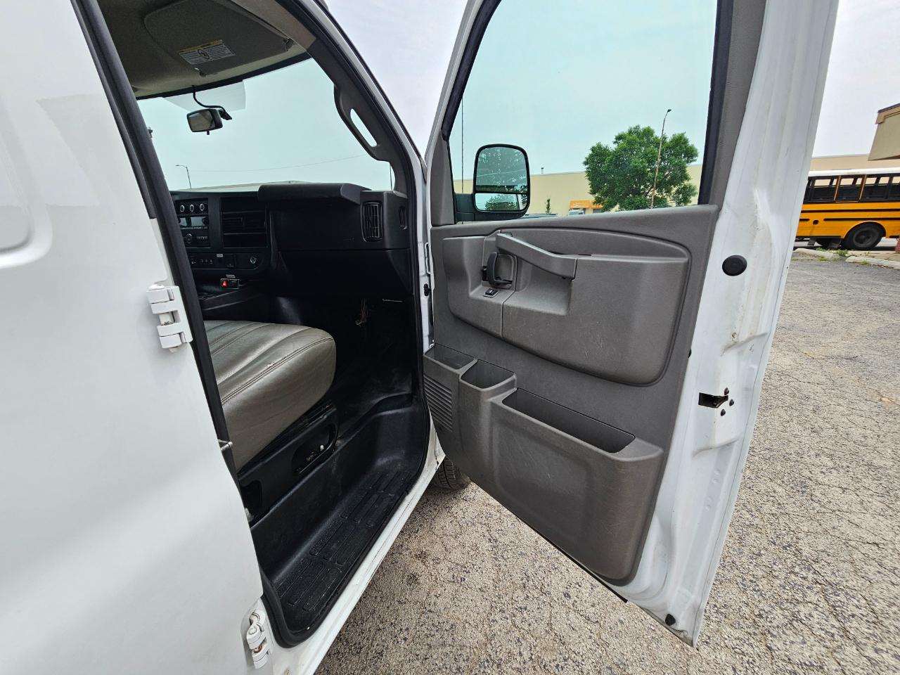 Chevrolet Express Cargo Van RWD 2500 135" 2020