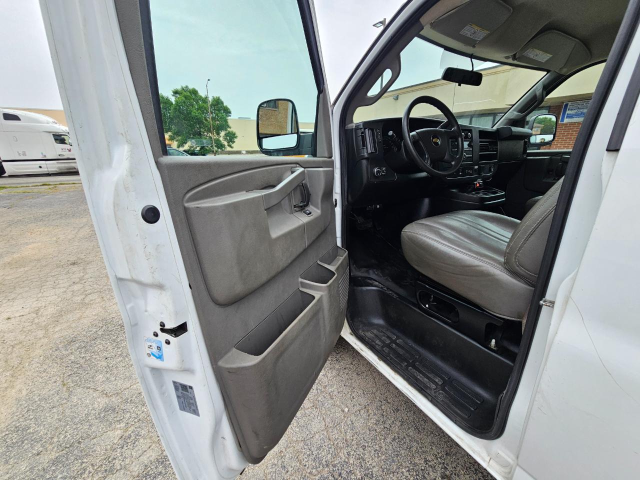 Chevrolet Express Cargo Van RWD 2500 135" 2020