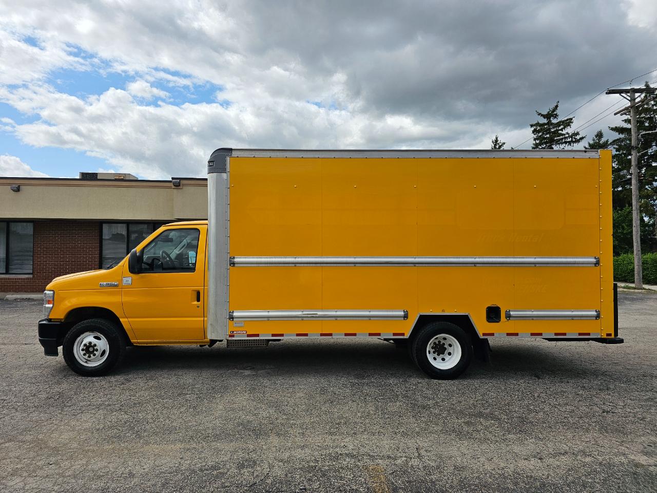 Ford E-Series Cutaway E-350 SRW 138" WB 2022