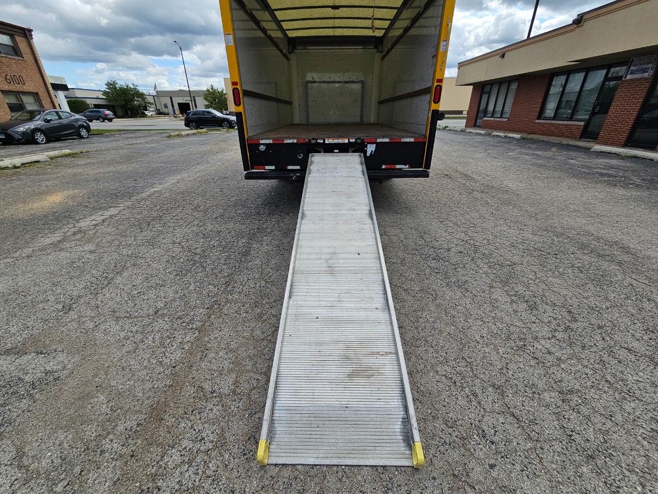 Ford E-Series Cutaway E-350 SRW 138" WB 2022