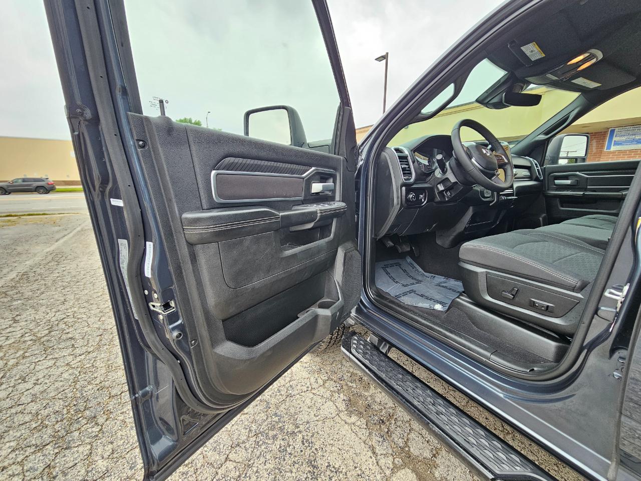 RAM 2500 Big Horn 4x4 Crew Cab 6'4" Box 2025