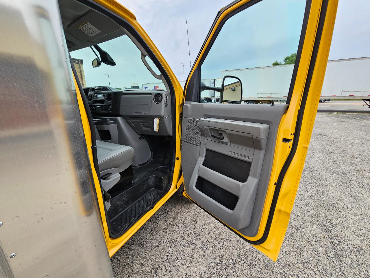 Ford E-Series Cutaway  2022