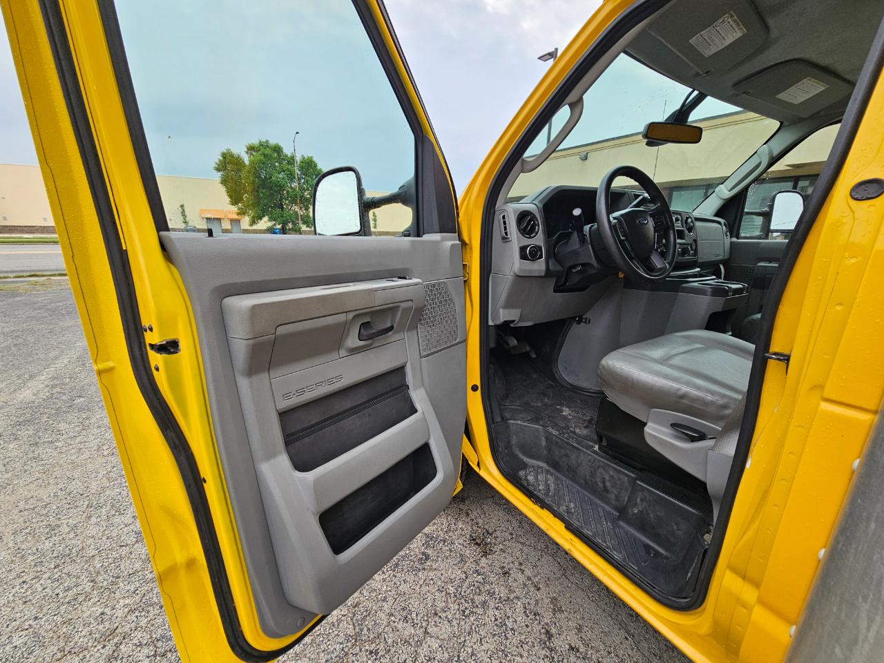 Ford E-Series Cutaway  2022