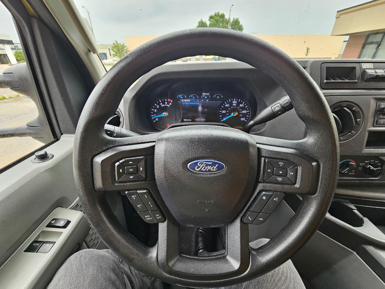Ford E-Series Cutaway  2022