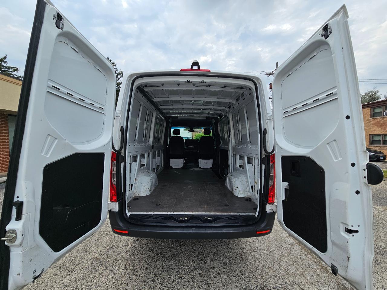 Mercedes-Benz Sprinter Van 2500 Standard Roof V6 144" RWD 2019