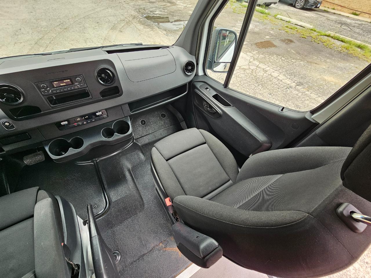 Mercedes-Benz Sprinter Van 2500 Standard Roof V6 144" RWD 2019