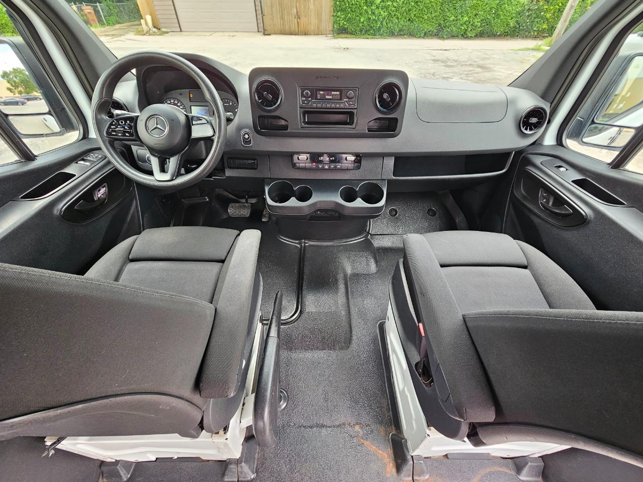 Mercedes-Benz Sprinter Van 2500 Standard Roof V6 144" RWD 2019