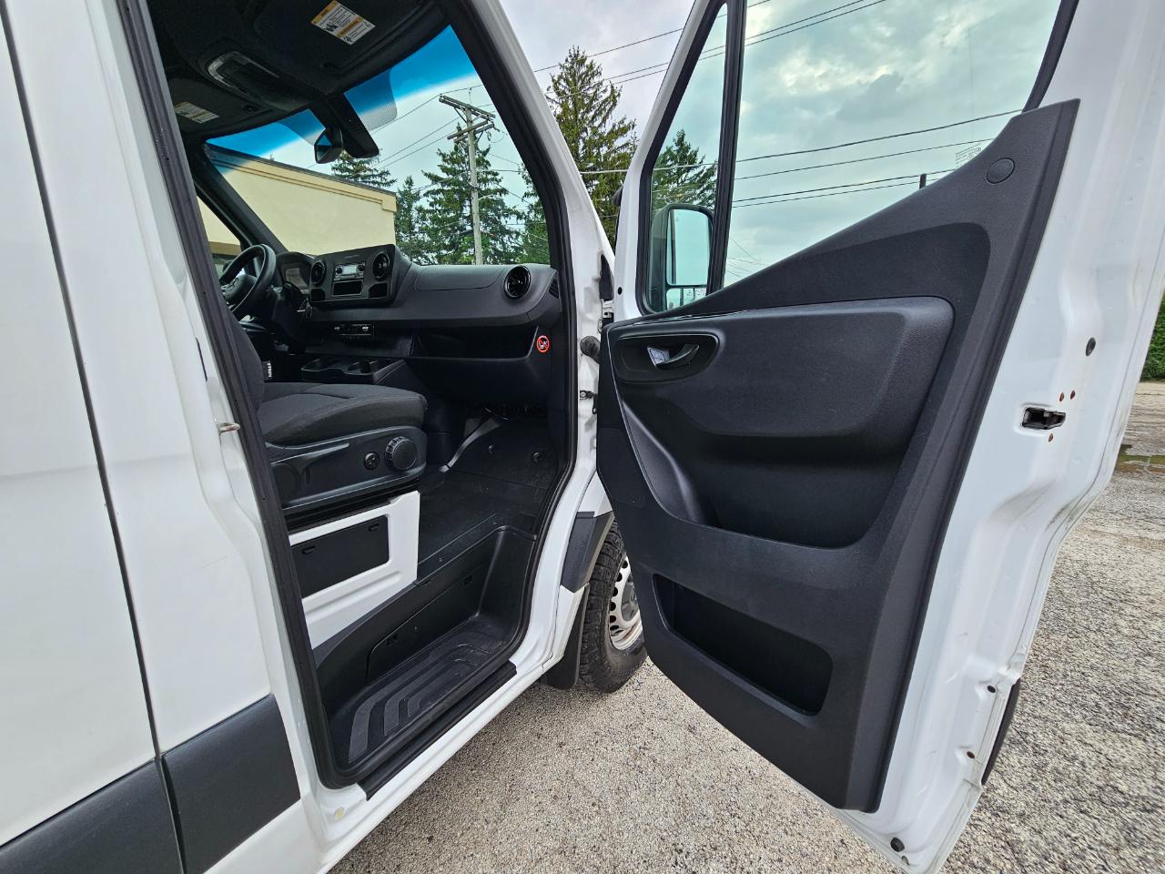 Mercedes-Benz Sprinter Van 2500 Standard Roof V6 144" RWD 2019