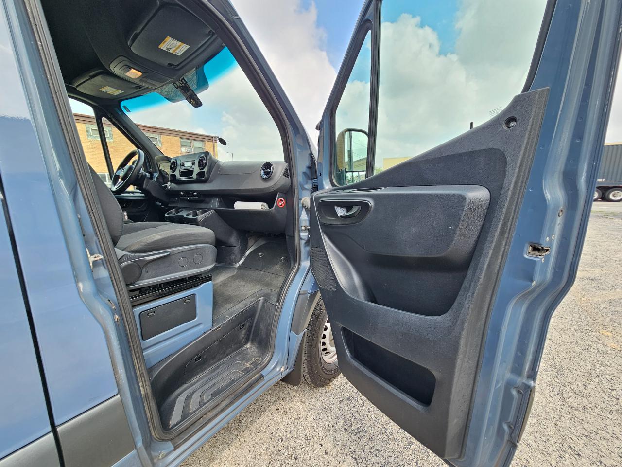 Mercedes-Benz Sprinter Van 2500 Standard Roof V6 144" RWD 2019
