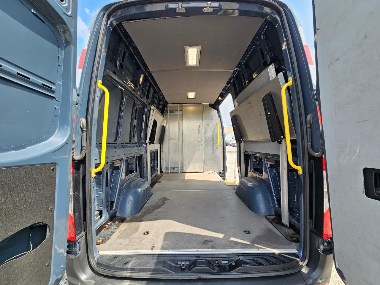 Mercedes-Benz Sprinter Van 2500 Standard Roof V6 144" RWD 2019