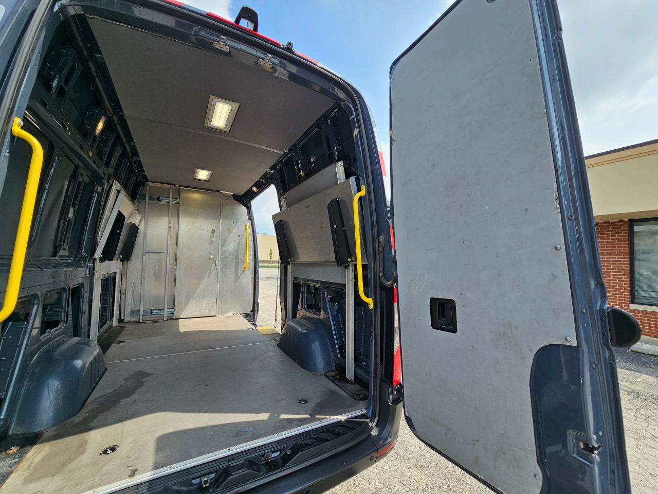 Mercedes-Benz Sprinter Van 2500 Standard Roof V6 144" RWD 2019
