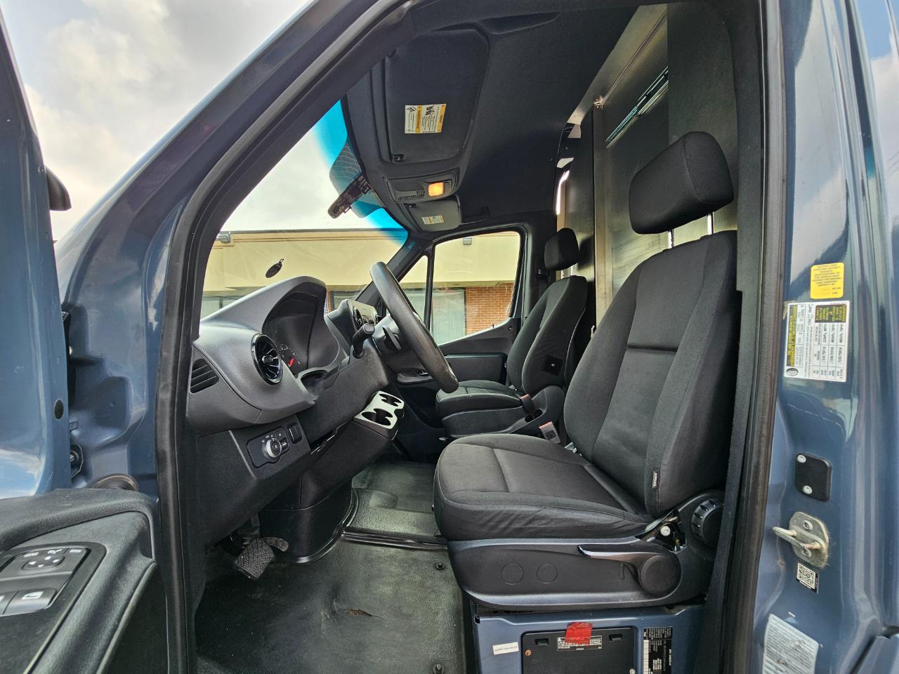 Mercedes-Benz Sprinter Van 2500 Standard Roof V6 144" RWD 2019
