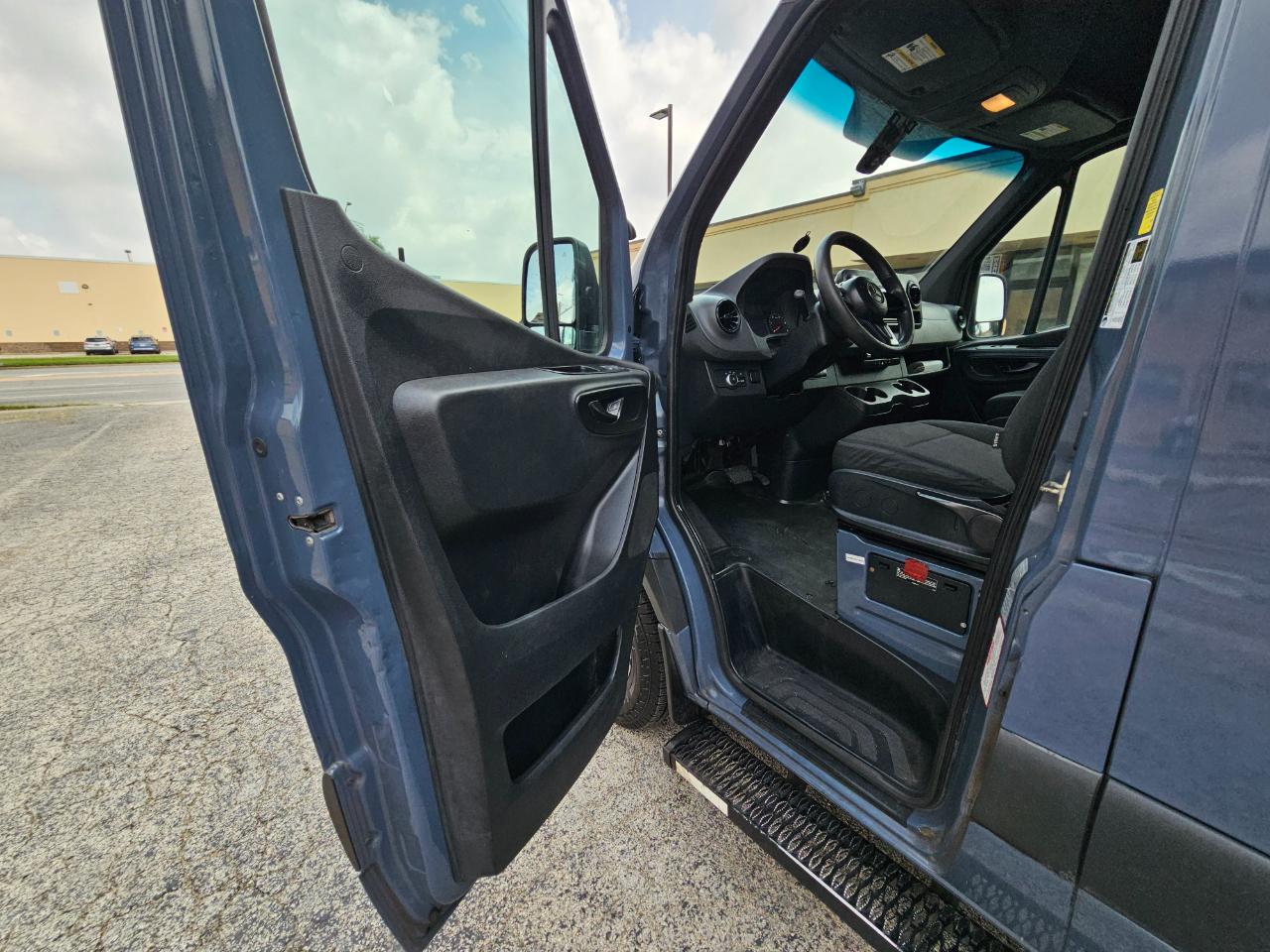 Mercedes-Benz Sprinter Van 2500 Standard Roof V6 144" RWD 2019
