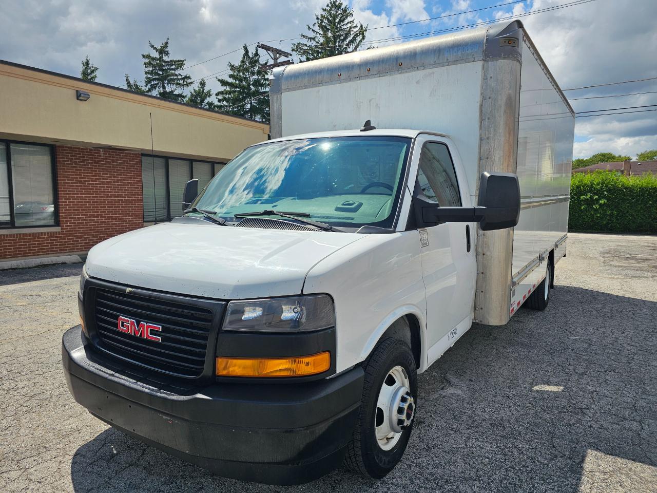 GMC Savana Commercial Cutaway 3500 Van 177" 2021