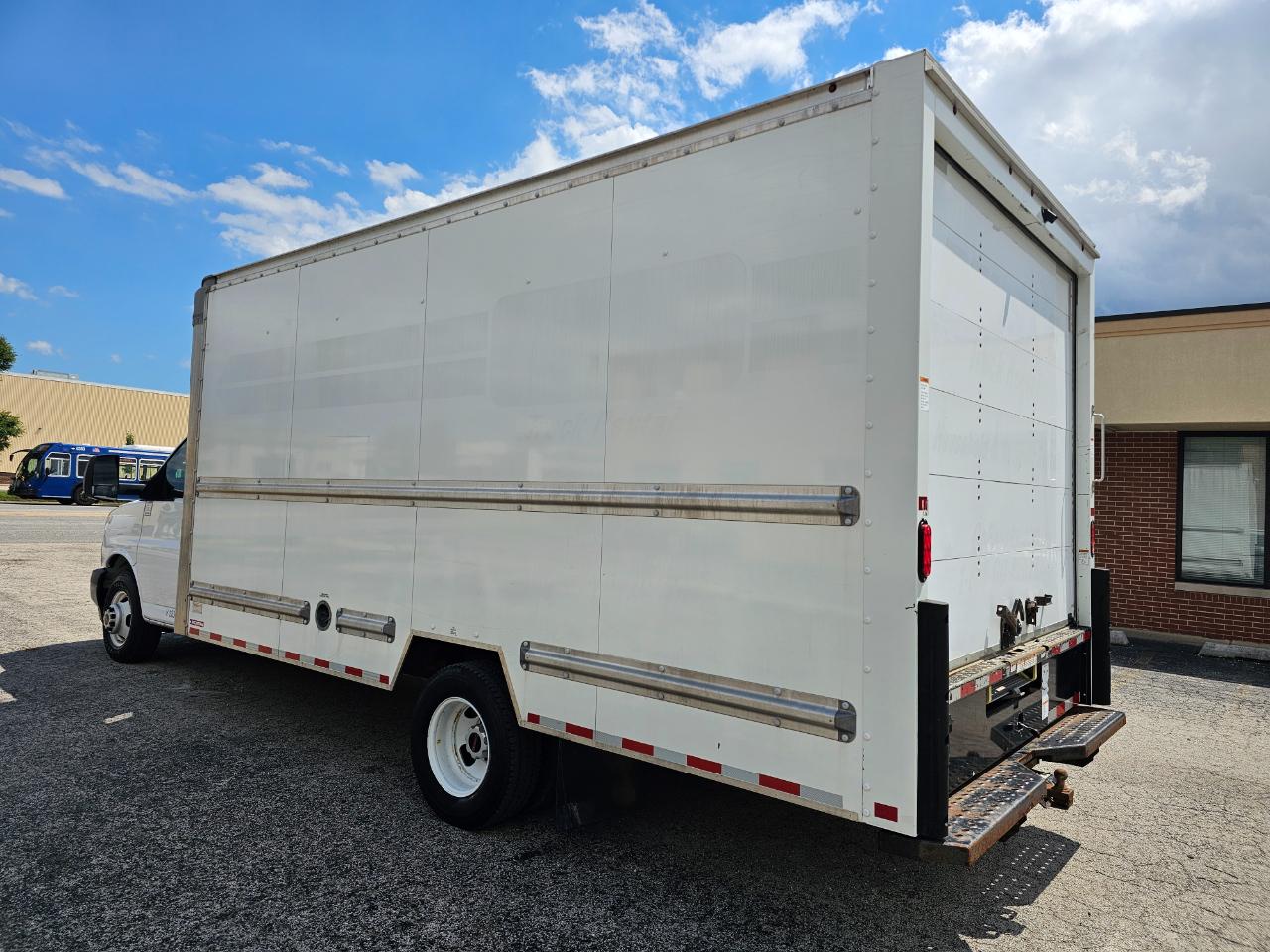 GMC Savana Commercial Cutaway 3500 Van 177" 2021