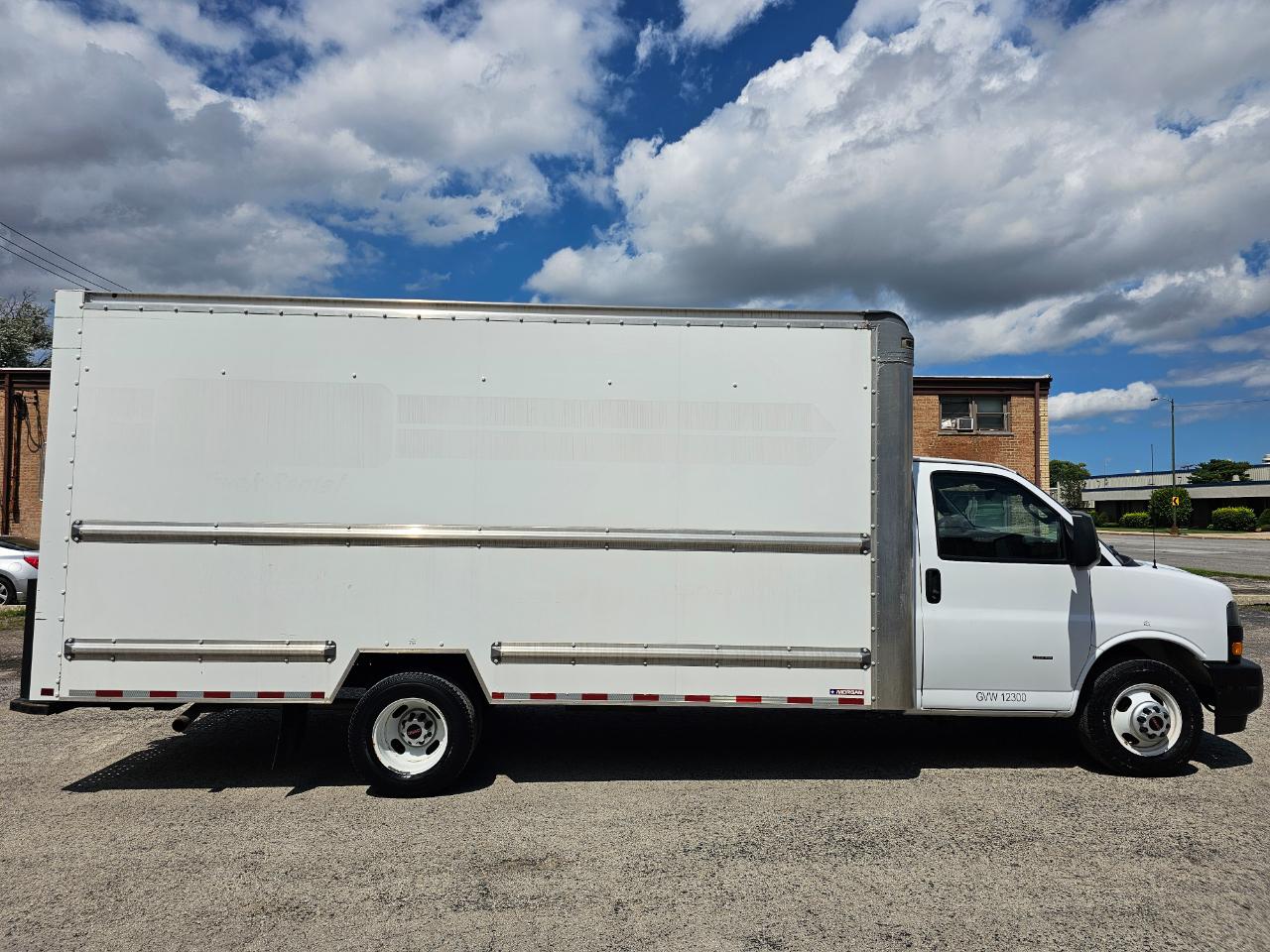 GMC Savana Commercial Cutaway 3500 Van 177" 2021