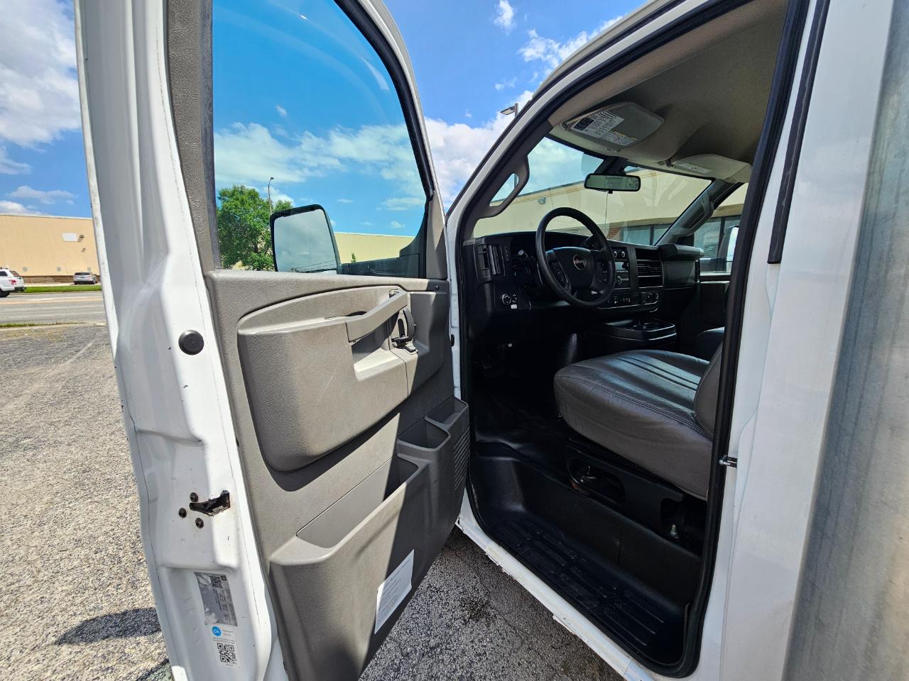 GMC Savana Commercial Cutaway 3500 Van 177" 2021