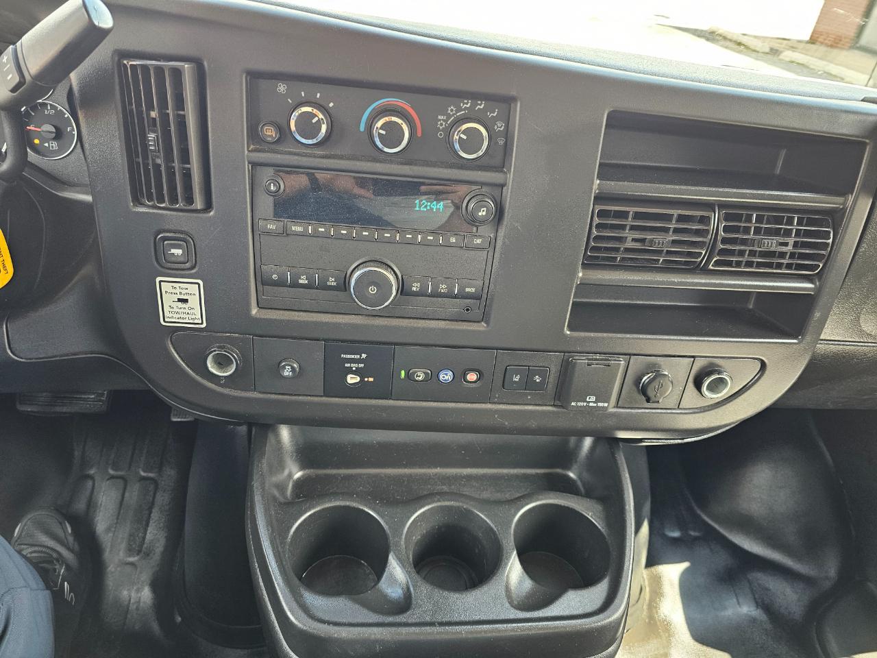 GMC Savana Commercial Cutaway 3500 Van 177" 2021