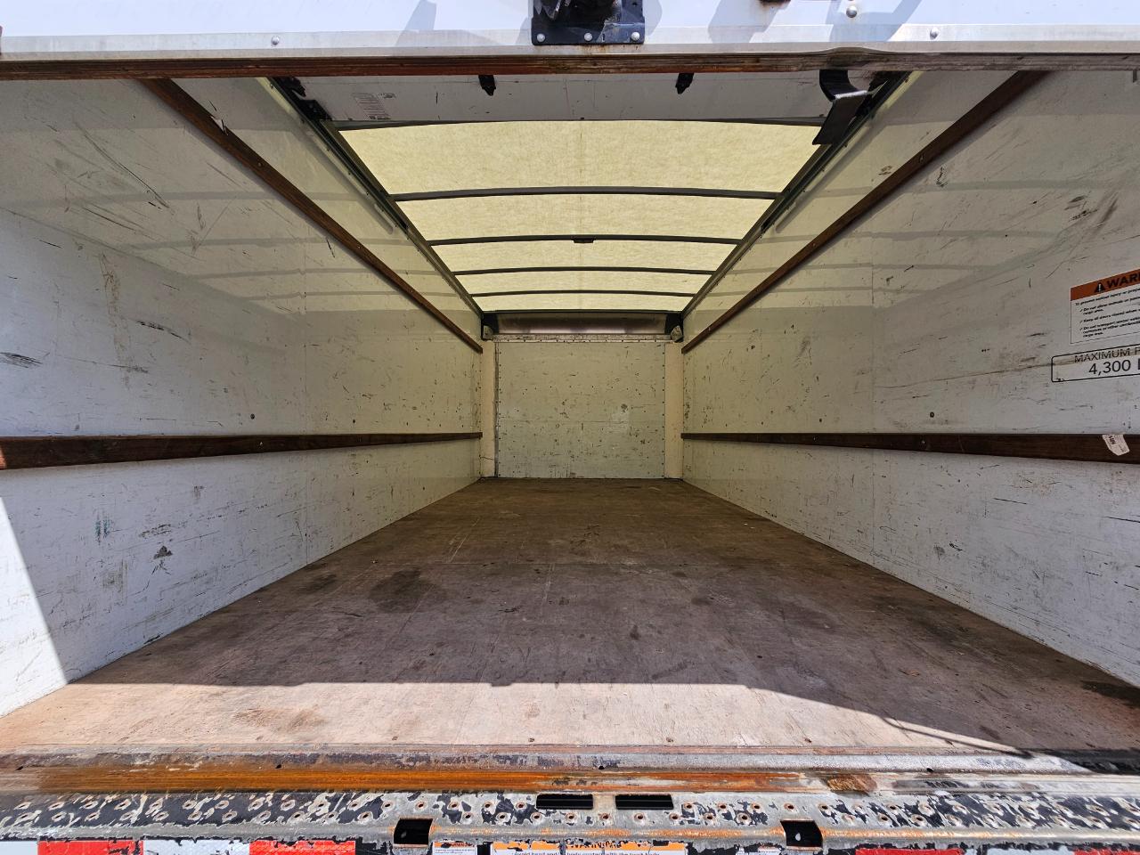 GMC Savana Commercial Cutaway 3500 Van 177" 2021