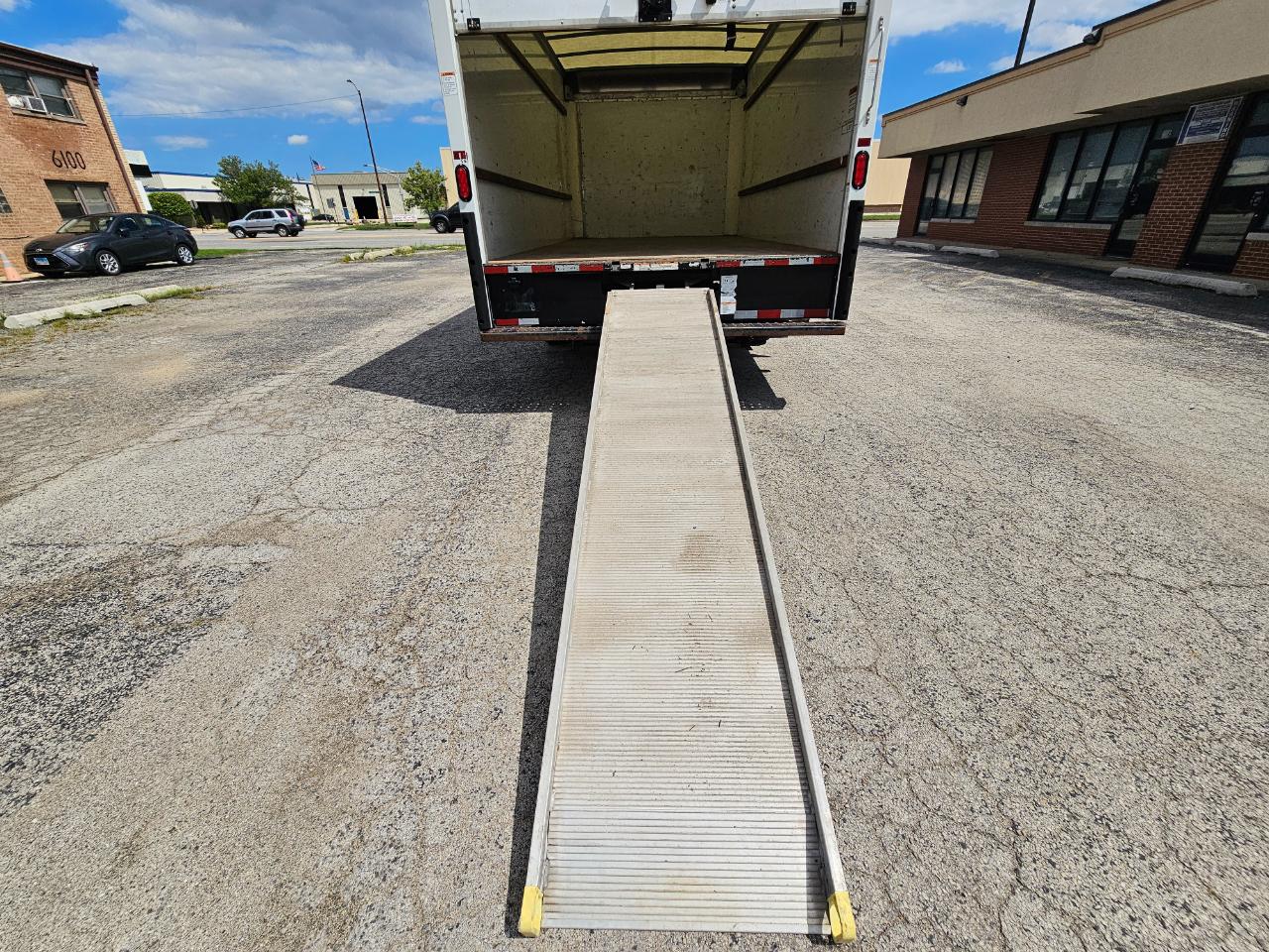 GMC Savana Commercial Cutaway 3500 Van 177" 2021