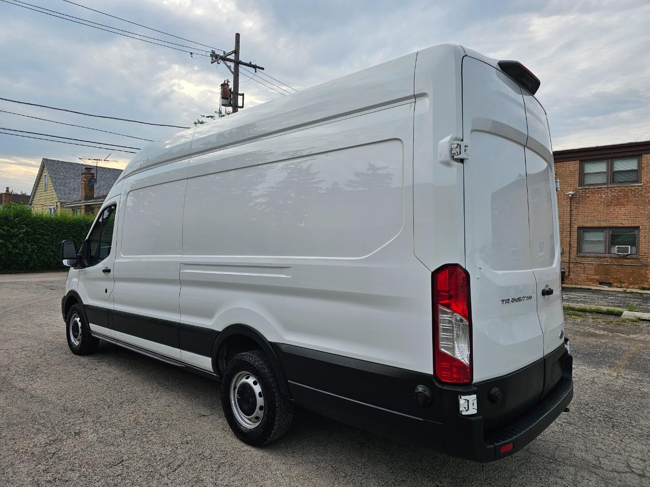Ford Transit Cargo Van T-250 148" EL Hi Rf 9070 GVWR RWD 2023