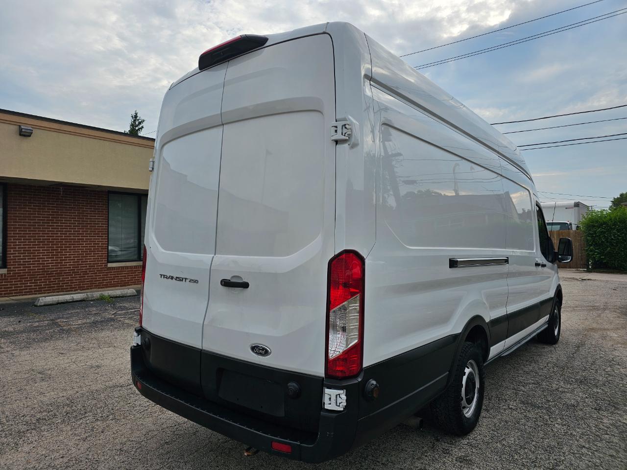 Ford Transit Cargo Van T-250 148" EL Hi Rf 9070 GVWR RWD 2023