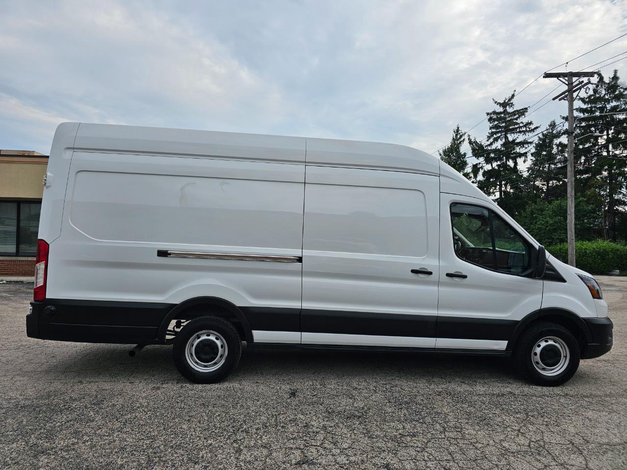 Ford Transit Cargo Van T-250 148" EL Hi Rf 9070 GVWR RWD 2023