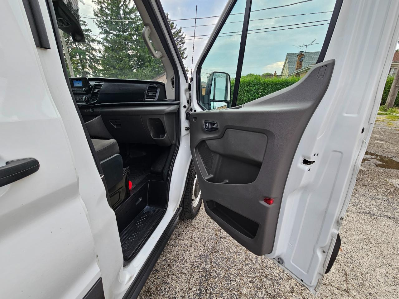 Ford Transit Cargo Van T-250 148" EL Hi Rf 9070 GVWR RWD 2023