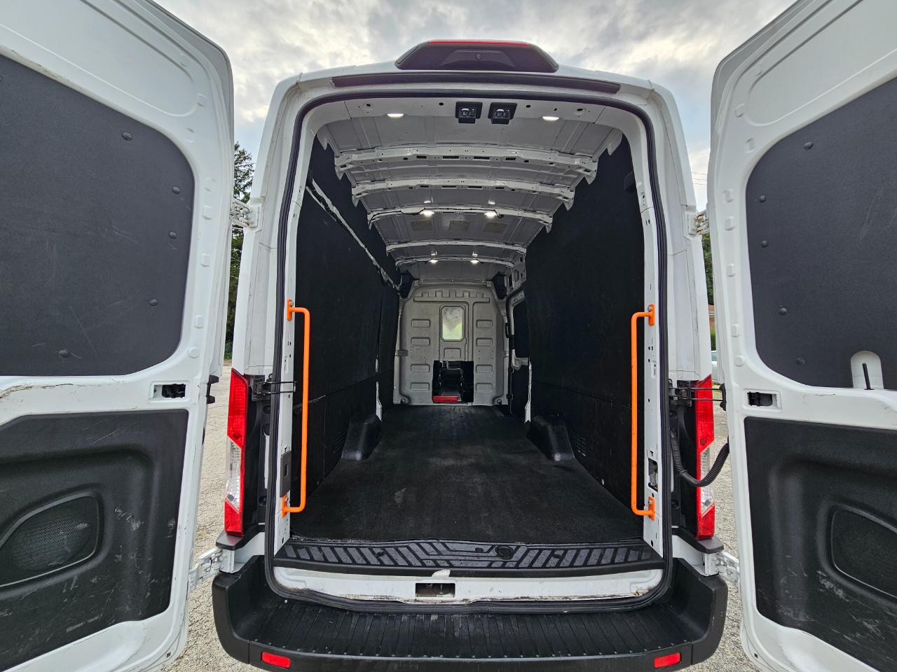 Ford Transit Cargo Van T-250 148" EL Hi Rf 9070 GVWR RWD 2023