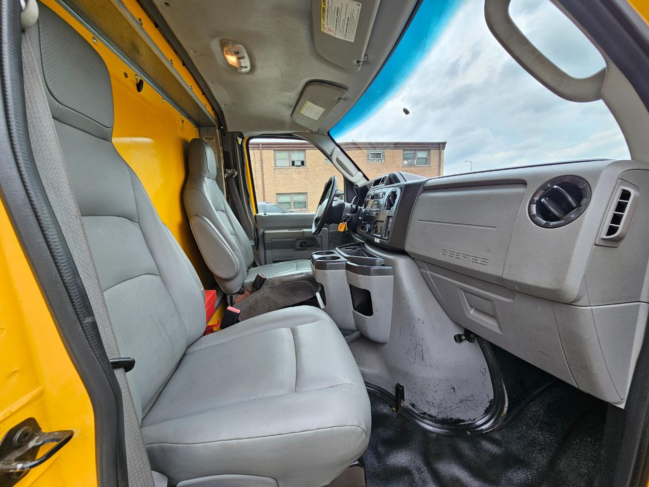 Ford Econoline Commercial Cutaway E-350 Super Duty 176" WB DRW 2015