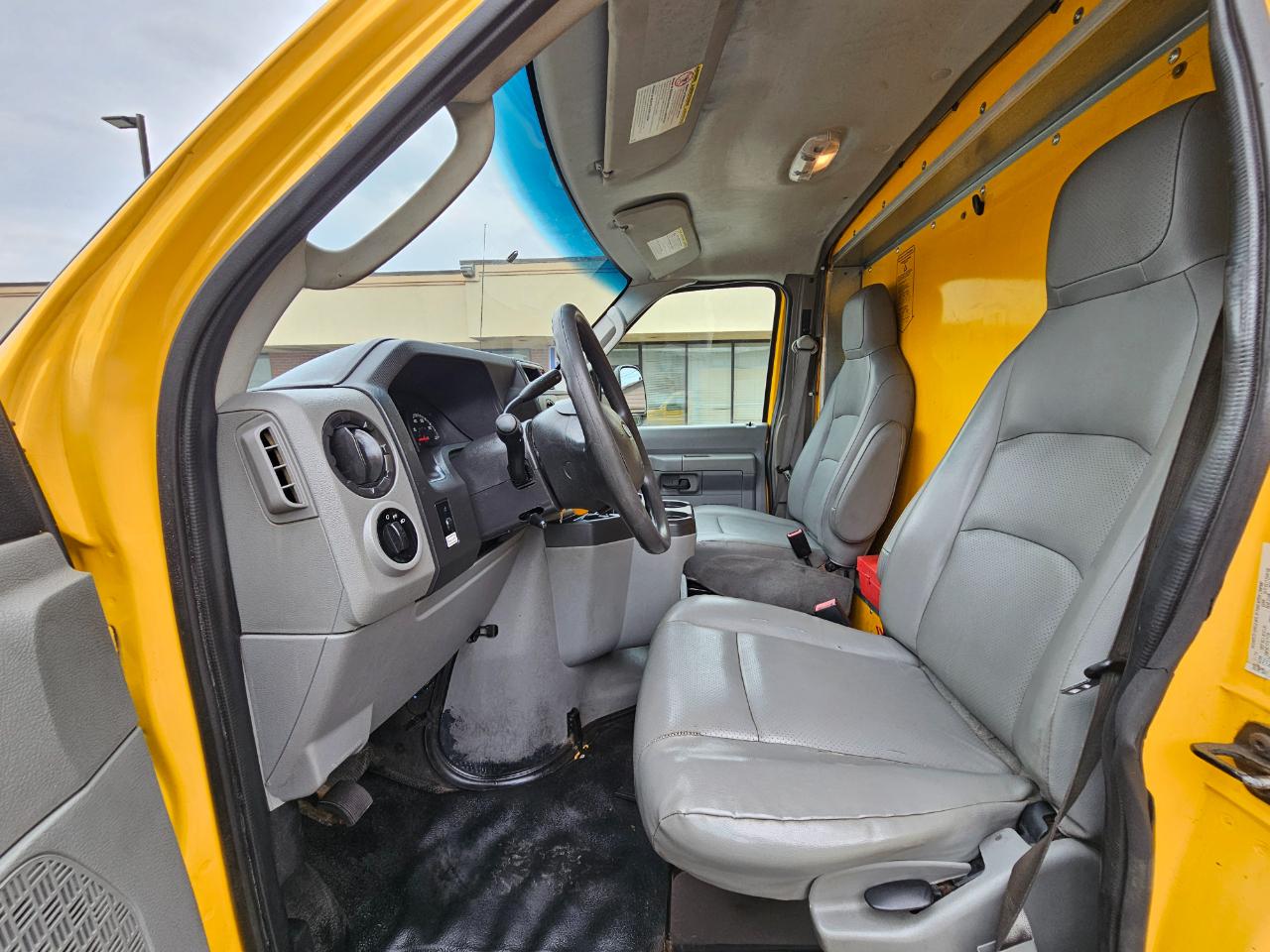 Ford Econoline Commercial Cutaway E-350 Super Duty 176" WB DRW 2015