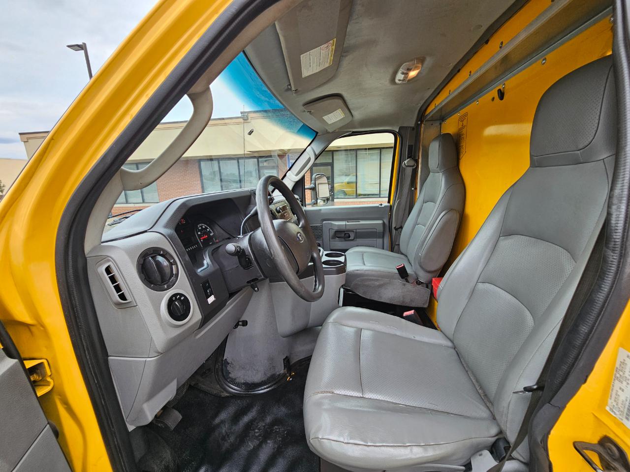 Ford Econoline Commercial Cutaway E-350 Super Duty 176" WB DRW 2015
