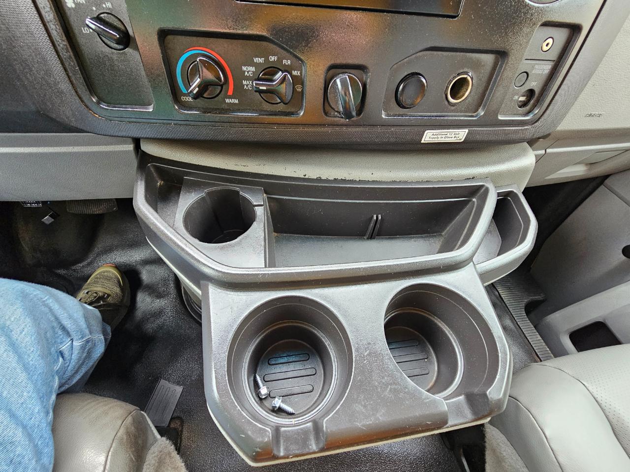 Ford Econoline Commercial Cutaway E-350 Super Duty 176" WB DRW 2015