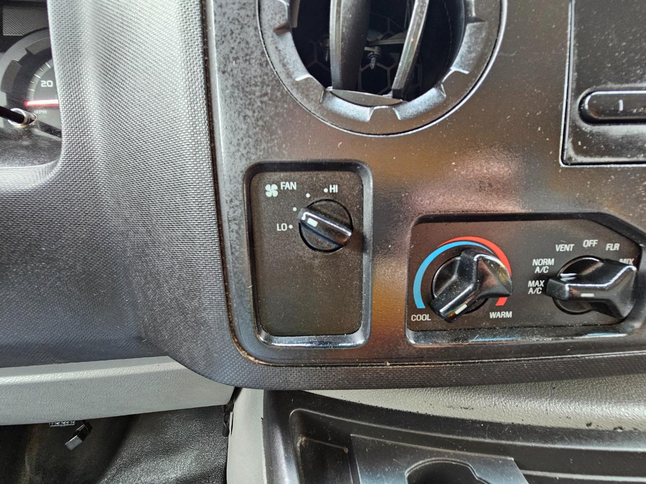 Ford Econoline Commercial Cutaway E-350 Super Duty 176" WB DRW 2015