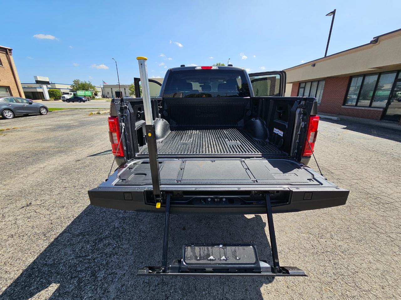 Ford F-150 XLT 4WD SuperCrew 5.5' Box 2023